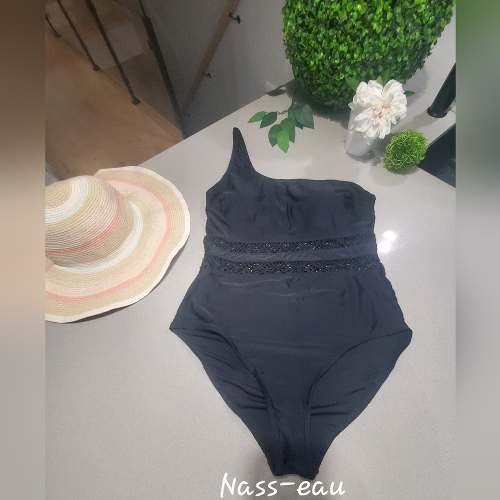 NASS-EAU Superbe maillot de bain 1 pièce avec une bretelle, insertion de crochet